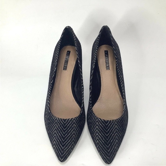 NIB Tahari Gia Black White Chevron Shoes Pumps 6.5M Textile Pointy Toe heel - Picture 4 of 8